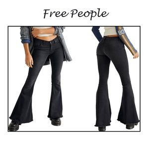NWOT FREE PEOPLE Super Flare V-Waist black Jeans